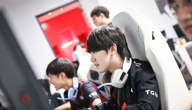 多新闻中 多新闻中